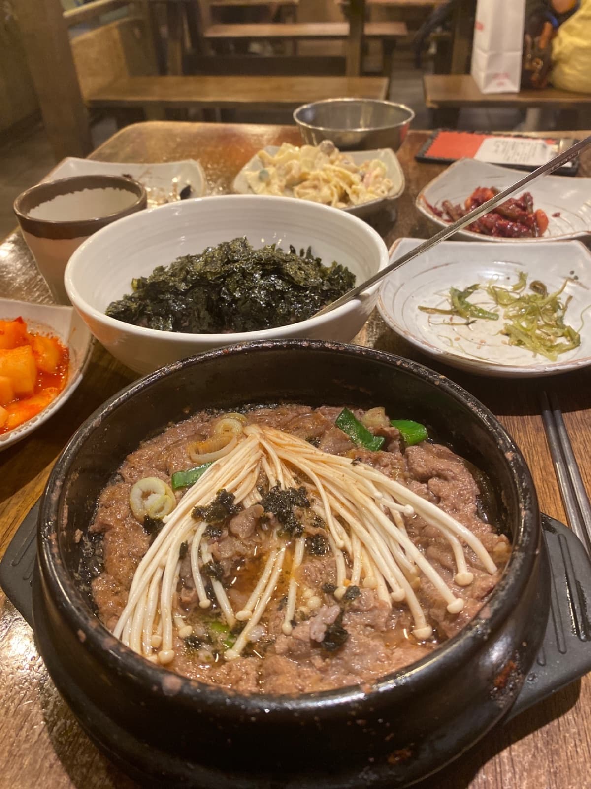 Bol de soupe au bulgogi fumant